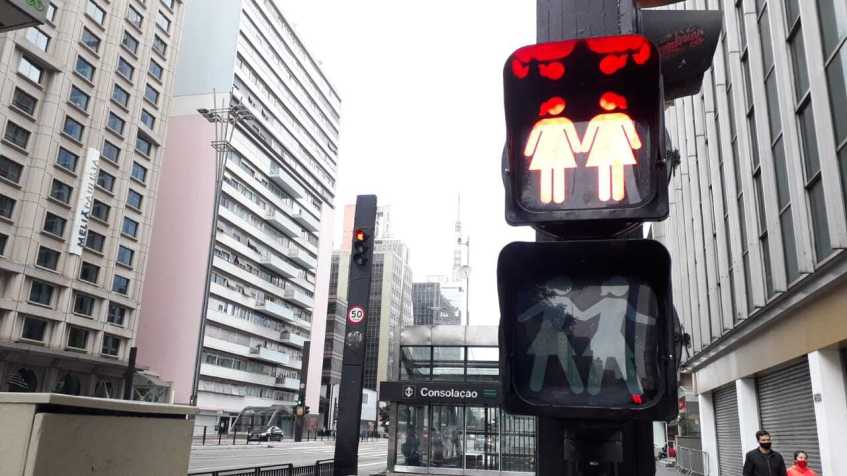 Ativação em semáforos de pedestres, em homenagem a Parada LGBT virtual / Foto: Prefeitura de SP