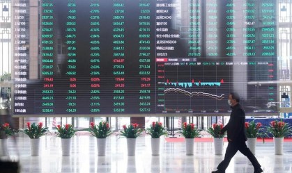 Otimismo com tratamento contra Covid-19 faz Ibovespa fechar em alta e dólar cair