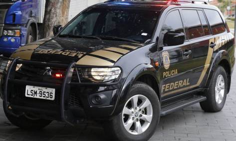 Carro da Polícia Federal durante operação