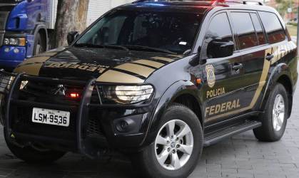 Carro da Polícia Federal durante operação
