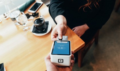 Rede e Scansource fazem parceria para vender maquininhas inteligentes