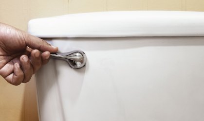 Estudo sugere que coronavírus pode se espalhar pela descarga do vaso sanitário