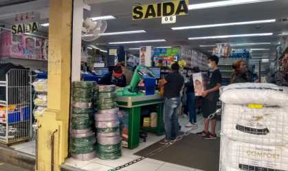 Com queda nas vendas e prejuízo, fluxo no comércio é fraco após reabertura