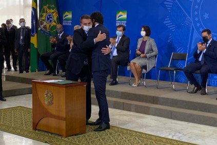 Jair Bolsonaro e Fábio Faria na posse do ministro das Comunicações