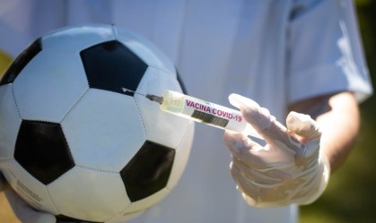 Bola de futebol, Covid-19