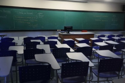 Coronavírus, pandemia, sala de aula, universidade