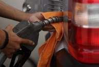 Consumidor já paga mais de R$ 7 na gasolina; preço médio é de R$ 5,86, diz ANP