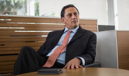 Bolsonaro dá a Wassef poderes para atuar em ações judiciais