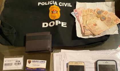 Polícia apreende celulares e dinheiro em espécie de Fabrício Queiroz