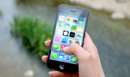 Reino Unido usará sistema desenvolvido por Apple e Google em app contra Covid-19