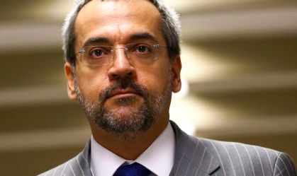 'Alívio' e 'guerreiro': as reações de políticos à saída de Weintraub