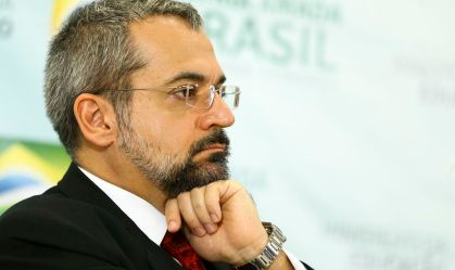 Unifesp suspende salários de Weintraub e esposa; ouvidoria investiga faltas do casal ao trabalho