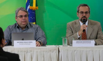 Em busca de sucessor de Weintraub, Bolsonaro avalia nome de Antonio Paulo Vogel