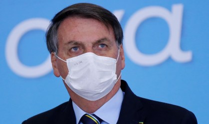 Bolsonaro critica OMS e diz que ninguém quer maquiar números da pandemia no país