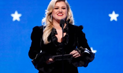 Kelly Clarkson e Zac Efron ganharão estrelas na Calçada da Fama de Hollywood
