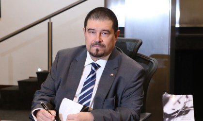 Juiz que mandou prender Queiroz rebate acusações de Flávio Bolsonaro