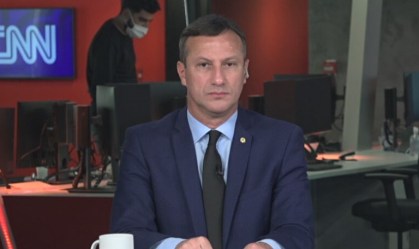 Apreender o passaporte de Weintraub é perseguição, diz deputado Sanderson