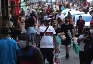 Estado de São Paulo estuda desobrigar máscaras em locais abertos em até 20 dias