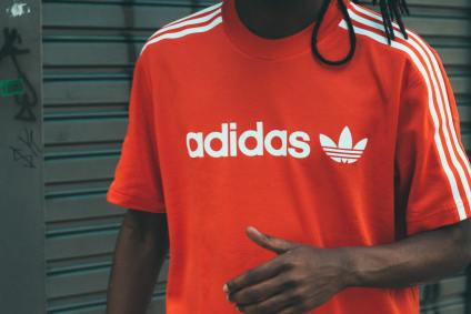 Negro Adidas