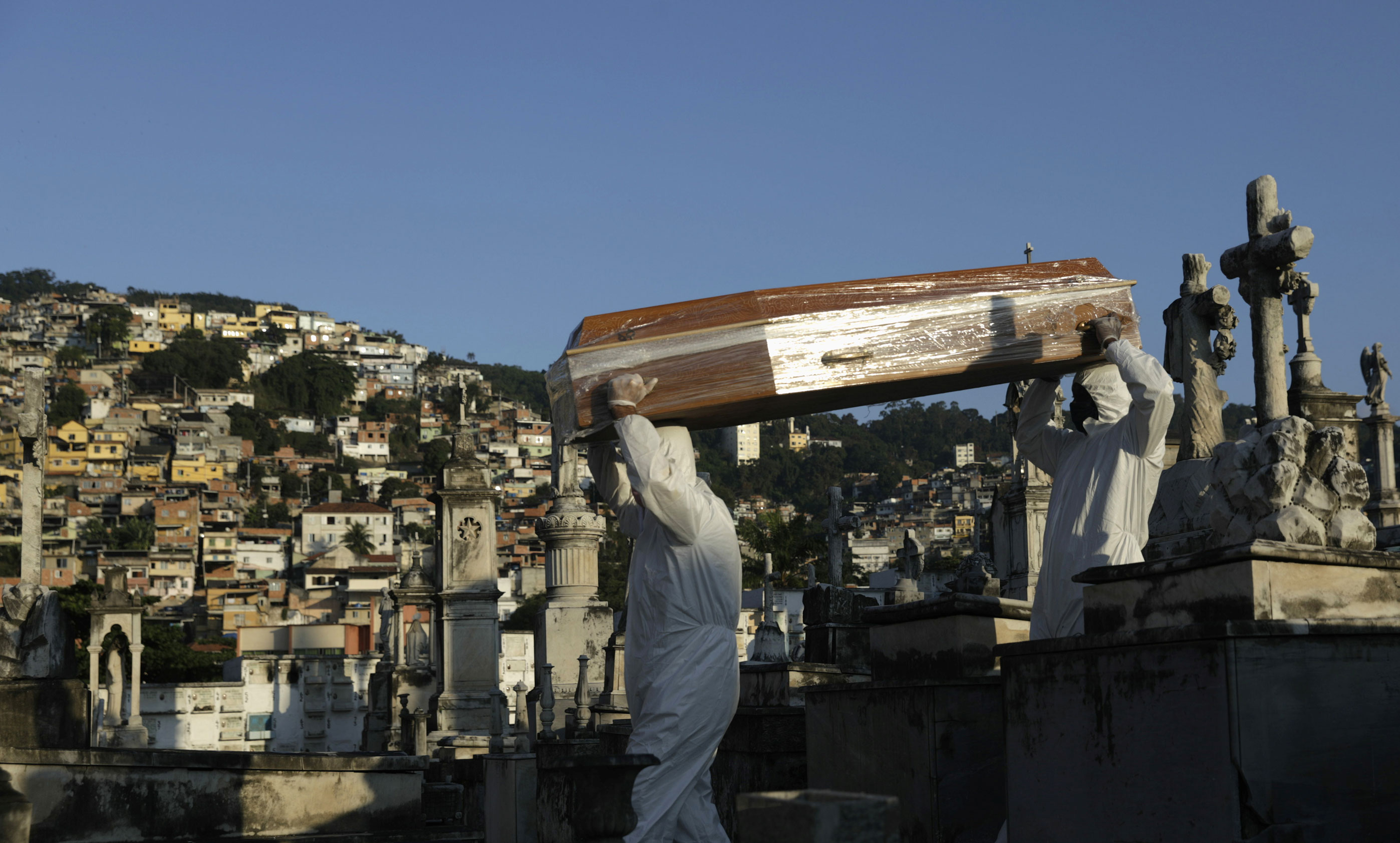 Enterro de vítima da Covid-19 no Rio de Janeiro