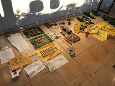 Apreensão de materiais do grupo 300 do Brasil 