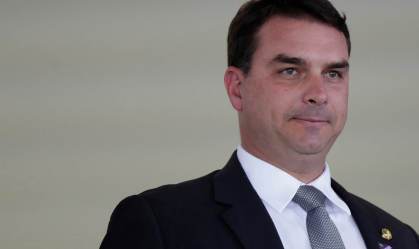 MP do Rio quer denunciar Flávio Bolsonaro, Queiroz e outros assessores