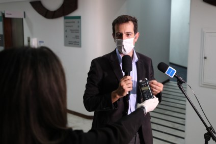 Renato Feder faz pronunciamento durante sessão plenária