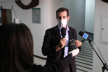 Renato Feder faz pronunciamento durante sessão plenária