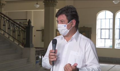 Troca de 2º escalão gerou 'voo às escuras' no Ministério da Saúde, diz Mandetta