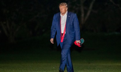 Trump nega ter brincado sobre diminuir testes de Covid-19 e contradiz sua equipe