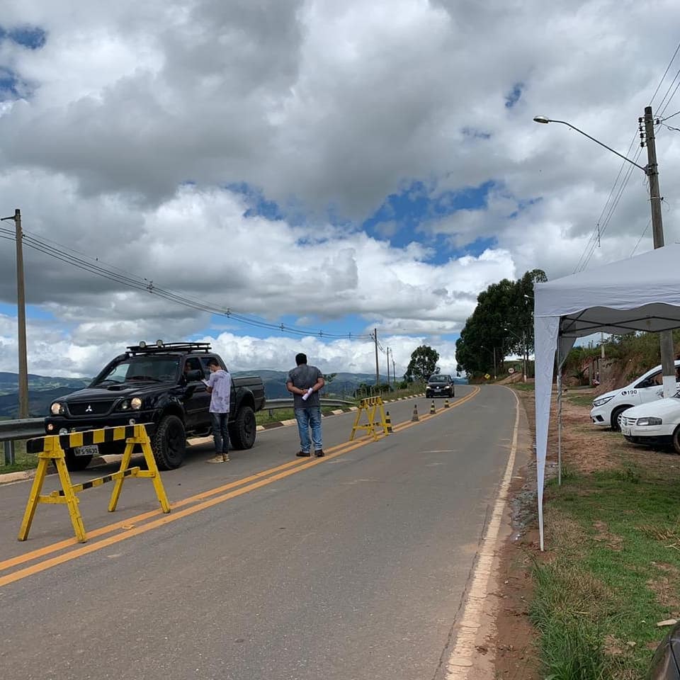 Barreira sanitária feita pela prefeitura de Lagoinha em março de 2020