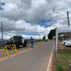 Barreira sanitária feita pela prefeitura de Lagoinha em março de 2020