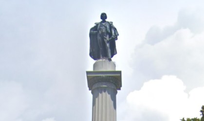 Cidade dos EUA remove estátua de ex-vice-presidente defensor da escravidão