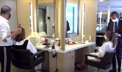 Produtos químicos para alisar cabelo são ligados a maior risco de câncer uterino