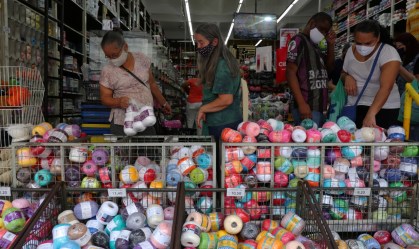 Vendas no varejo do Brasil avançam 0,9% em outubro, diz IBGE
