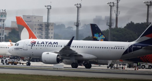 Avião da Latam em Congonhas, São Paulo
