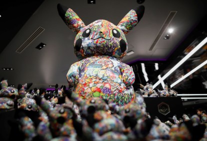 Versão limitada de grafite do Pikachu no Pokemon Center Shibuya