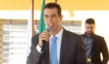 Bolsonaro diz que Feder está fora e retoma busca por novo ministro da Educação
