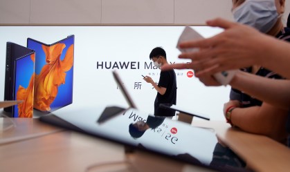 Governo Trump diz que Huawei e Hikvision são apoiadas por Exército chinês