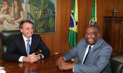 Bolsonaro chama Decotelli para conversa fora da agenda