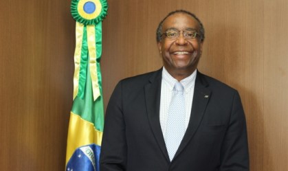 'Ex-futuro ministro': parlamentares comentam saída de Decotelli do MEC