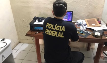 PF faz operação que mira suspeitos de divulgar dados de Bolsonaro