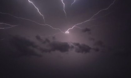 Rio Grande do Sul registra maior raio do mundo; assista
