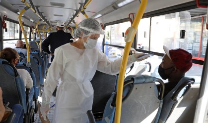 Anvisa esclarece que medição de temperatura pela testa não causa danos à saúde