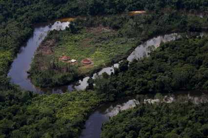 Vilarejo ianomâmi na floresta amazônica em Roraima 18/04/2016