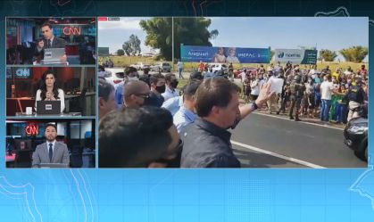 Bolsonaro retorna ao Palácio da Alvorada após viagem a Araguari