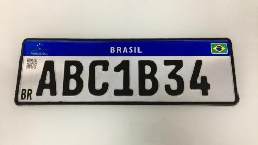 O novo modelo de placa do Mercosul possui mais combinações e QR code