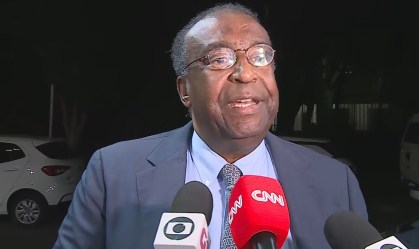 Decotelli alega que não defendeu tese por questão financeira e diz: sou ministro