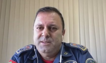 Bombeiros de SC trabalham em remoção de destroços e alertam para ressaca do mar