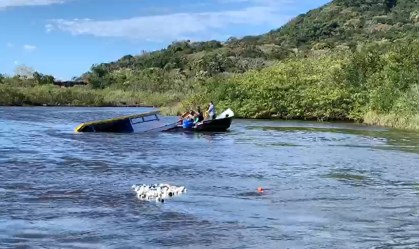 Lanchas e barcos afundam no litoral paulista após ciclone passar pela região